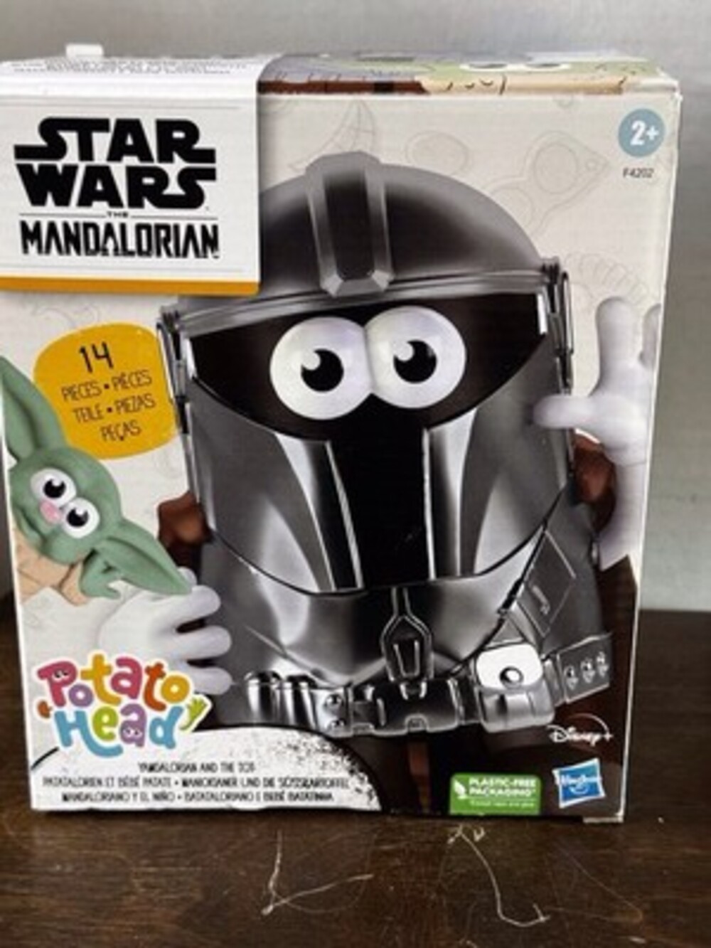 Hasbro Potato Head Star Wars Mandalorian Toy with Grogu 2021(missing left arm)